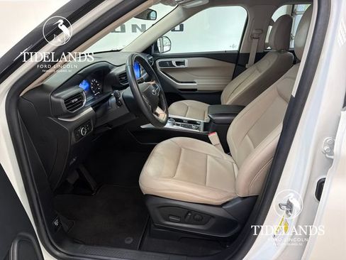 Certified 2023 Ford Explorer XLT w/ Equipment Group 202A AWD/4WD image 11