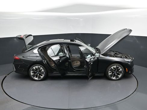 Certified 2025 BMW 530i RWD image 50
