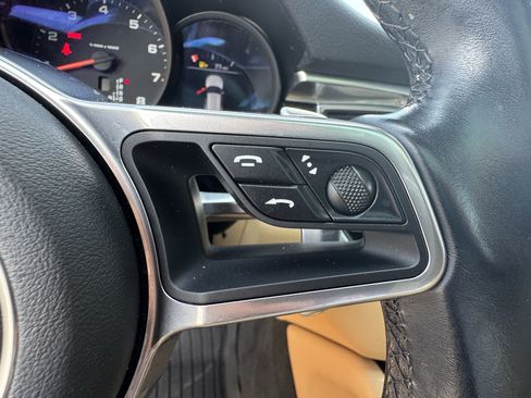 Used 2018 Porsche Macan AWD/4WD image 35