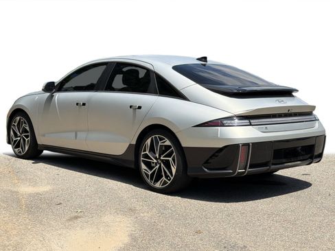 Used 2025 Hyundai Ioniq 6 SEL RWD image 23