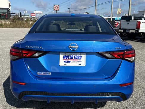 Used 2024 Nissan Sentra SV image 3