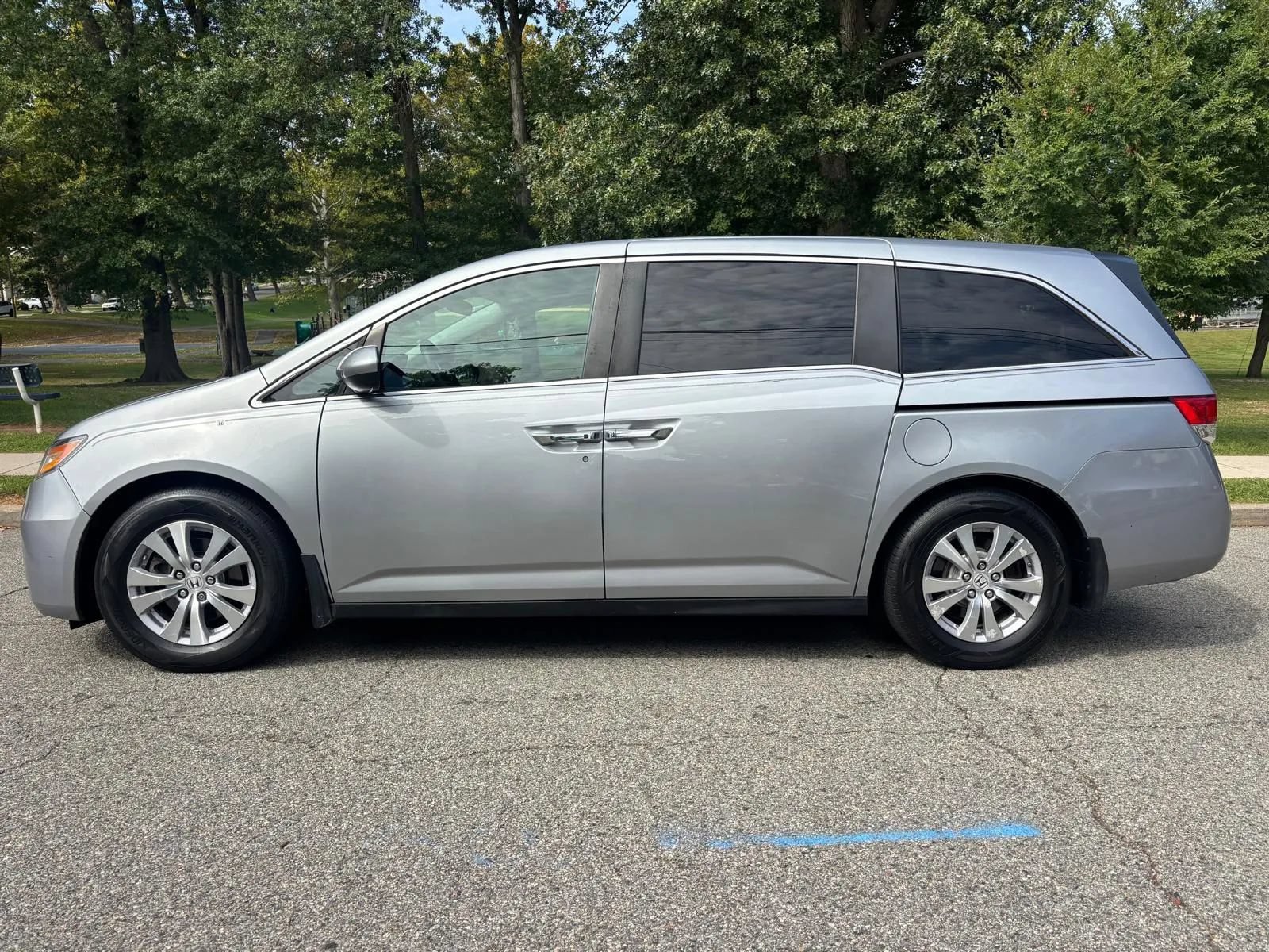 Used 2016 Honda Odyssey SE image 2