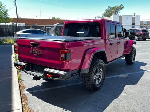 Used 2024 Jeep Gladiator Mojave AWD/4WD image 9