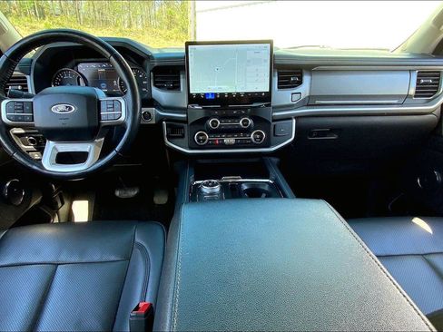 Used 2024 Ford Expedition XLT image 13