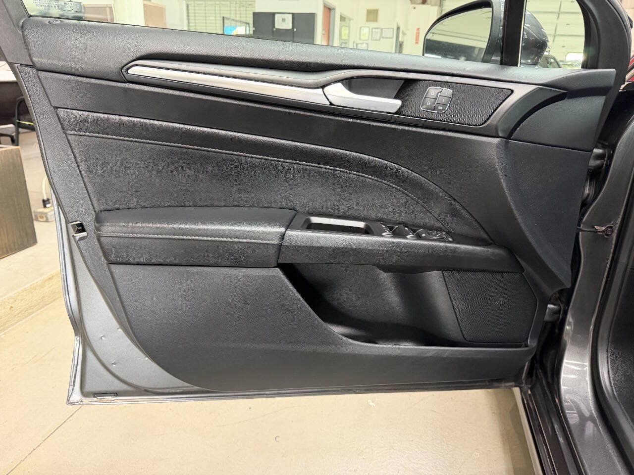Used 2019 Ford Fusion Titanium AWD/4WD image 10