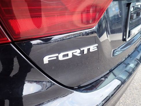 Certified 2021 Kia Forte LXS image 4
