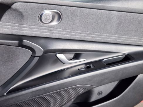 Used 2021 Hyundai Elantra Limited w/ Cargo Package image 14