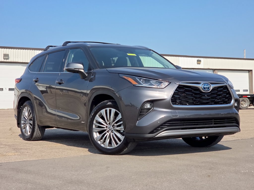 Used 2022 Toyota Highlander Platinum AWD/4WD image 2