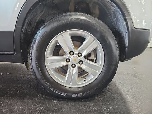 Used 2020 Chevrolet Trax LS w/ Tint and Cruise Package AWD/4WD image 32