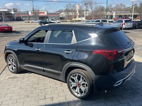 Used 2021 Kia Seltos SX w/ SX Sunroof Package image 13