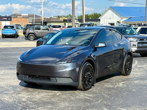 Used 2026 Tesla Model Y AWD image 5