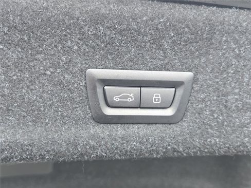 Used 2025 BMW 330i Sedan image 9