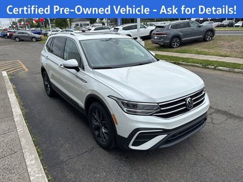 Certified 2023 Volkswagen Tiguan SE w/ Panoramic Sunroof Package AWD/4WD image 2