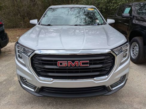 Certified 2022 GMC Terrain SLE image 2