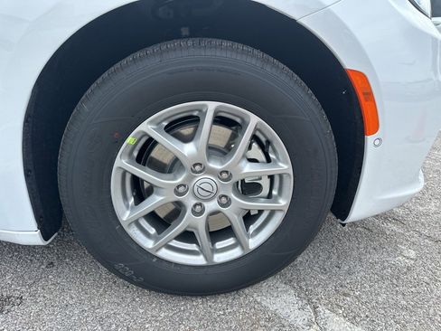 New 2026 Chrysler Pacifica Select image 43