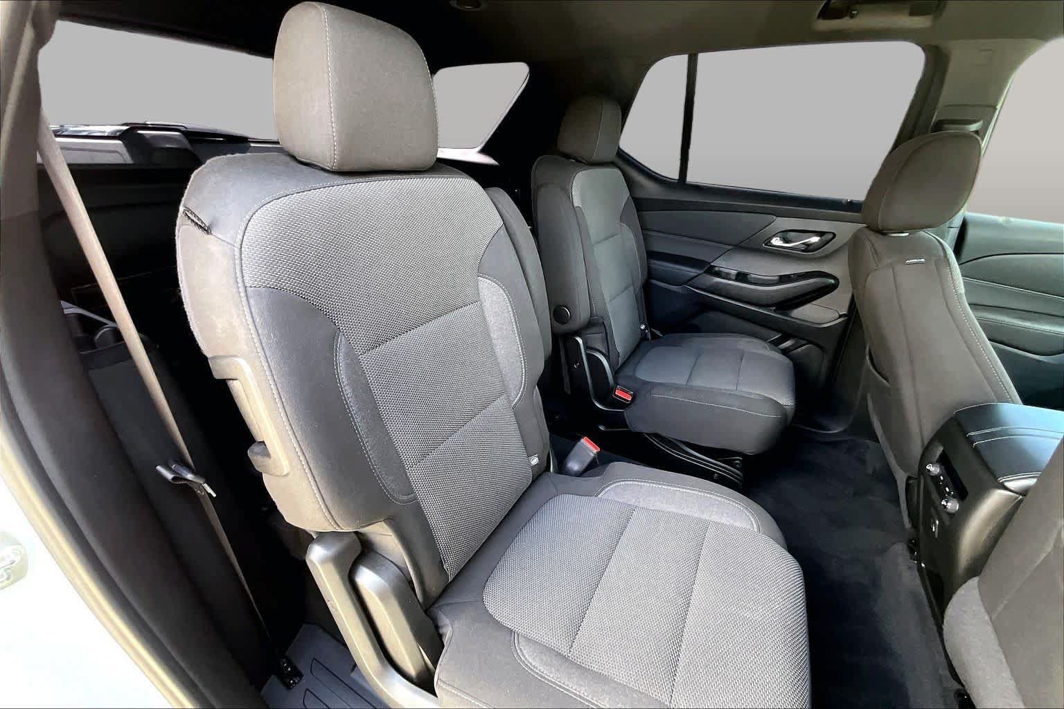 Used 2023 Chevrolet Traverse LT FWD image 41