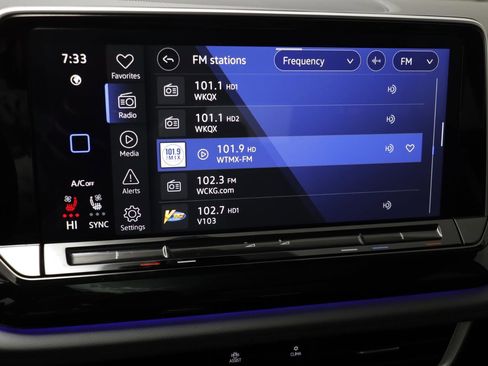 Used 2025 Volkswagen Atlas Peak Edition SE image 8