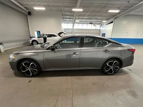 Used 2023 Nissan Altima 2.5 SR FWD image 6