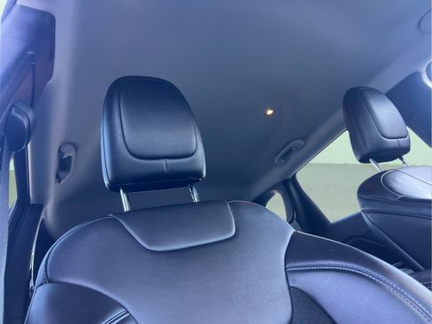 Used 2019 Jeep Cherokee Latitude Plus image 17