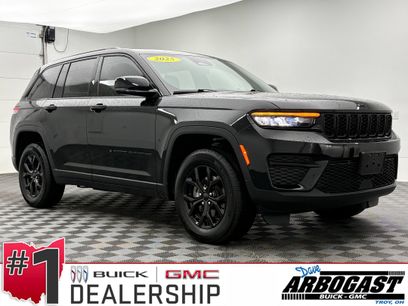 Used 2025 Jeep Grand Cherokee Altitude