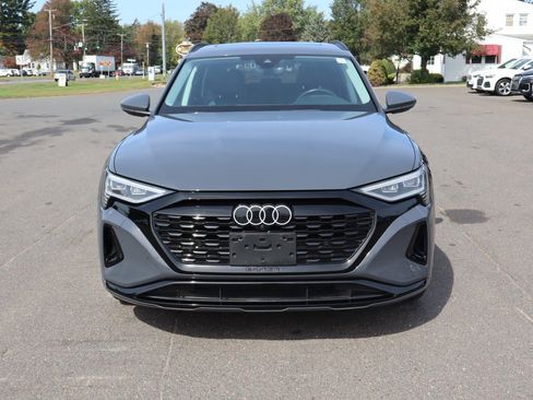 Used 2024 Audi Q8 e-tron Premium image 2