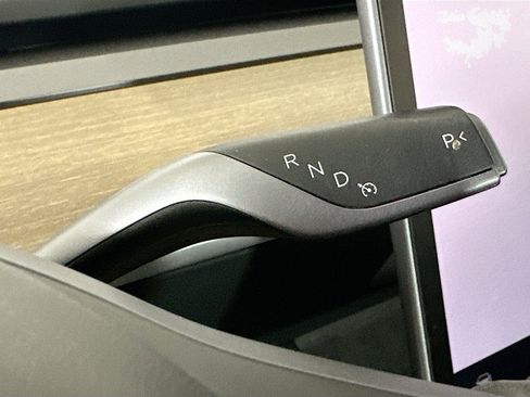 Used 2023 Tesla Model 3 Standard Range image 23