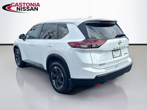 Used 2024 Nissan Rogue SV AWD/4WD image 6