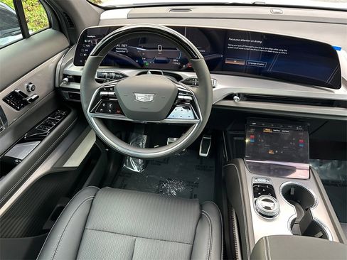 New 2026 Cadillac Vistiq Sport image 18