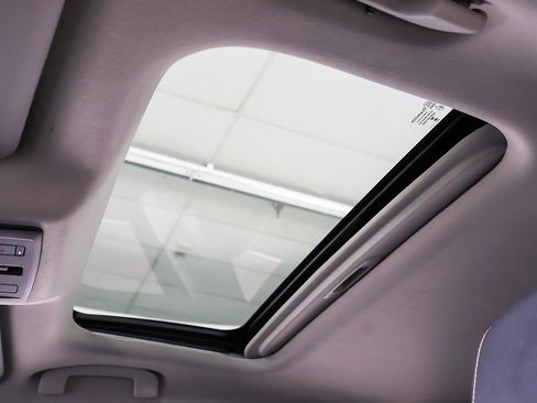 Used 2023 Nissan Sentra SR w/ SR Premium Package image 21