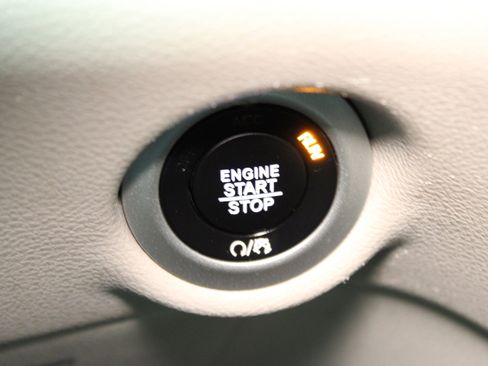 Used 2023 Chrysler Pacifica Touring-L FWD image 28