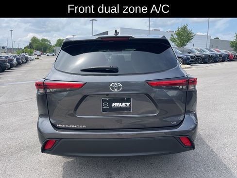 Used 2023 Toyota Highlander LE FWD image 4