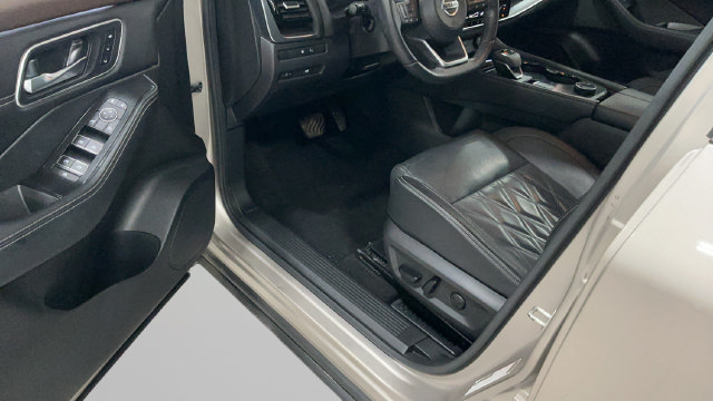 Used 2021 Nissan Rogue Platinum AWD/4WD image 28