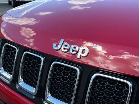 Used 2017 Jeep Compass Latitude w/ Popular Equipment Group AWD/4WD image 8