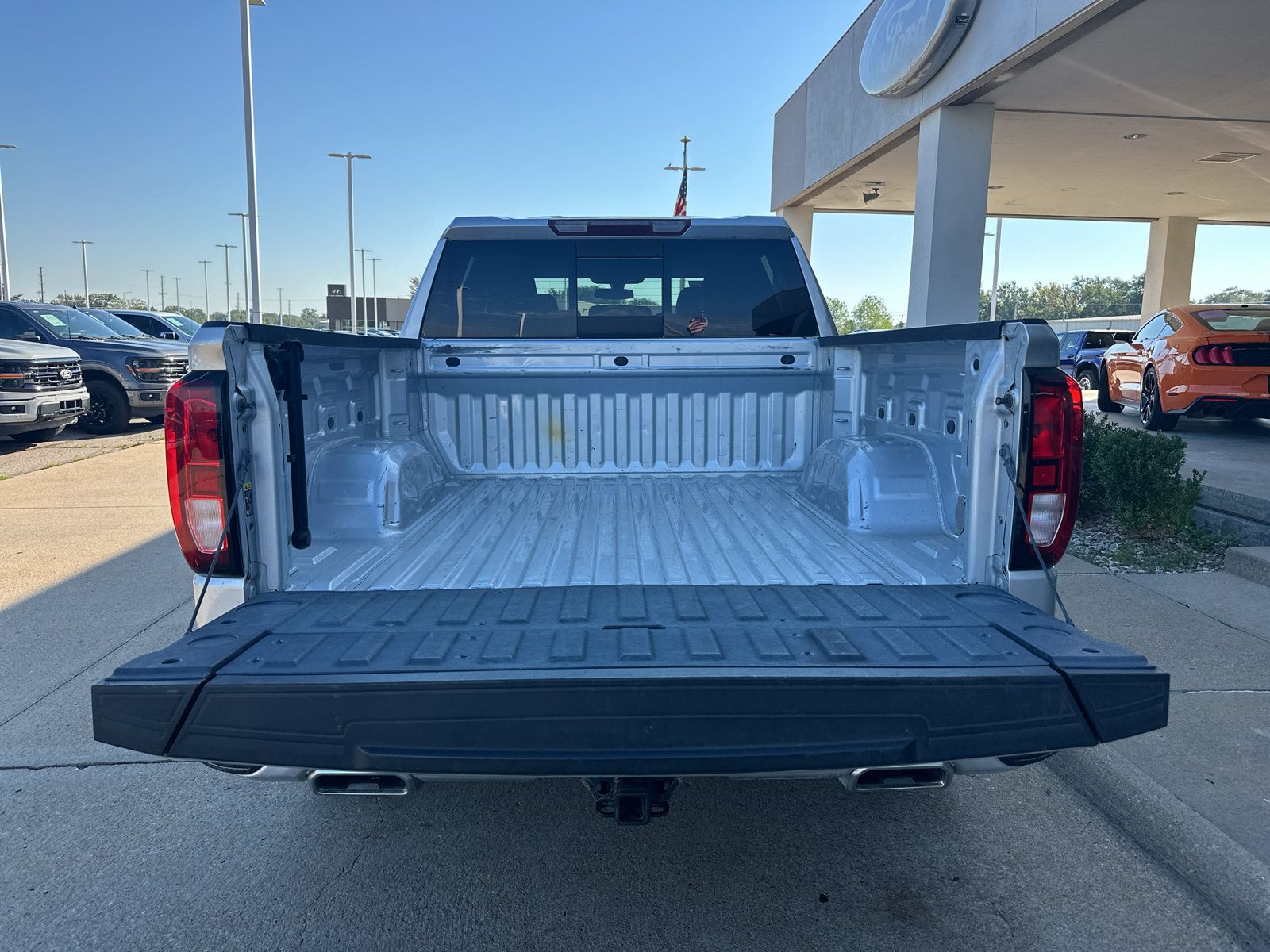 Used 2021 GMC Sierra 1500 Elevation w/ Preferred Package AWD/4WD image 7