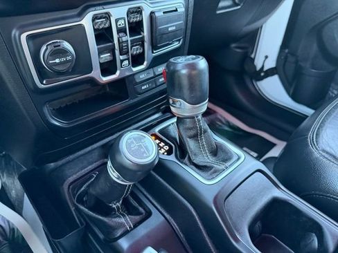 Used 2018 Jeep Wrangler Unlimited Sahara w/ Quick Order Package 24M Moab image 23