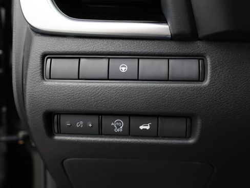 Used 2026 Nissan Rogue SL FWD image 17