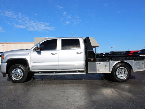 Used 2019 GMC Sierra 3500 Denali w/ Duramax Plus Package image 10