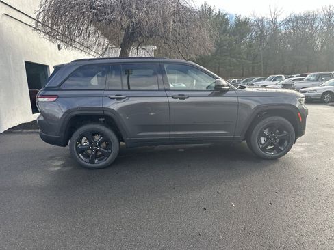 New 2025 Jeep Grand Cherokee Limited w/ Luxury Tech Group II image 2