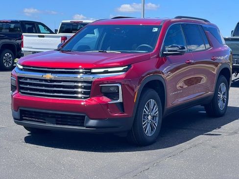 New 2026 Chevrolet Traverse LT w/ Driver Confidence Package AWD/4WD image 42