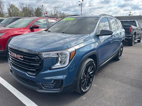 Used 2024 GMC Terrain SLE w/ Driver Convenience Package FWD image 1