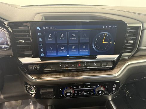 Used 2024 Chevrolet Silverado 1500 RST AWD/4WD image 18