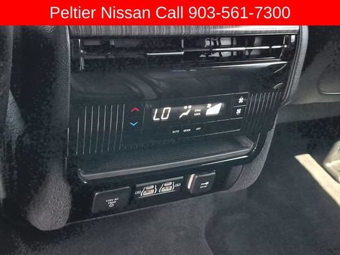 Used 2024 Jeep Wagoneer L Series II RWD image 28