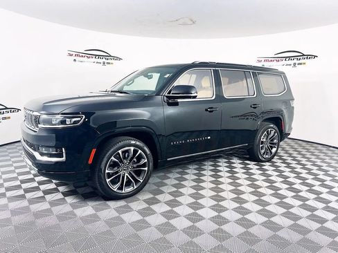 Used 2023 Jeep Grand Wagoneer Series III AWD/4WD image 4