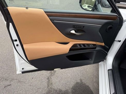 Used 2025 Lexus ES 350 Premium image 12