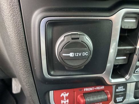 Used 2024 Jeep Wrangler Unlimited Rubicon w/ Technology Group image 26