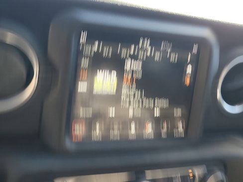 Used 2018 Jeep Wrangler Unlimited Sahara image 23