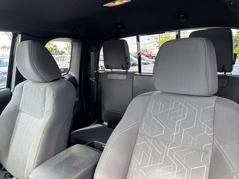 Used 2019 Toyota Tacoma TRD Sport AWD/4WD image 41