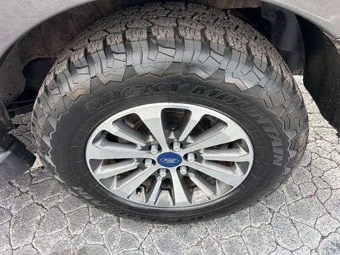 Used 2017 Ford Expedition XLT image 39