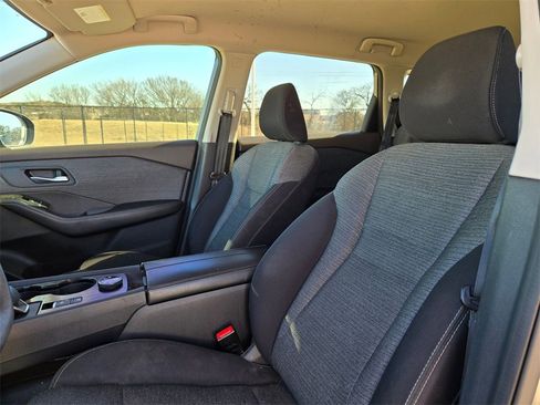 Used 2021 Nissan Rogue SV image 8