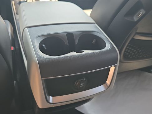 Used 2024 Kia Carnival LX FWD image 11